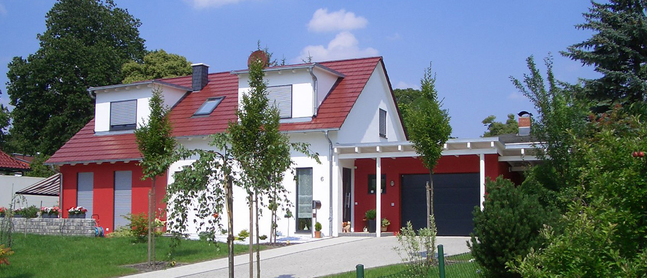 Haus mit Doppelgarage und Schleppgaube Haus mit Doppelgarage und Schleppgaube